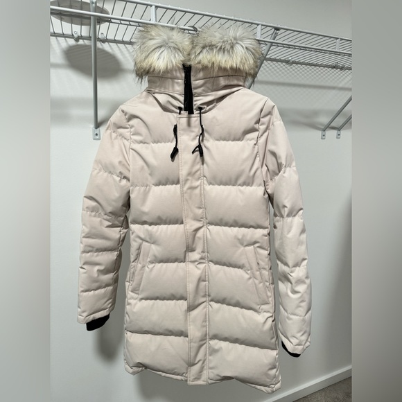 Aritzia mid-length Powder parka - Picture 4 of 16